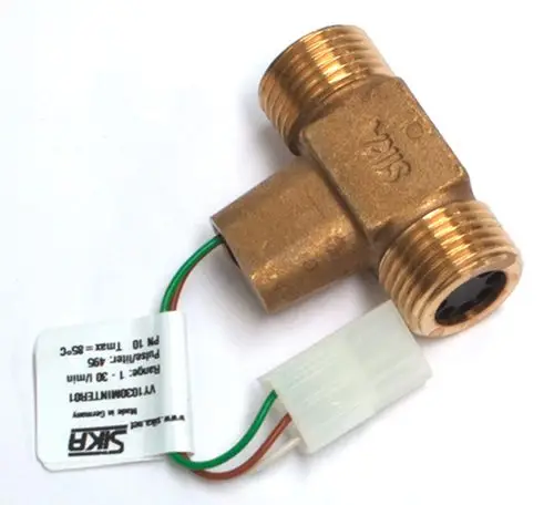 Durchflusssensor aus Messing mit zwei Gewindeeingängen und einem Kabelanschluss. Für Anwendungen in Daikin Heizsystemen geeignet.